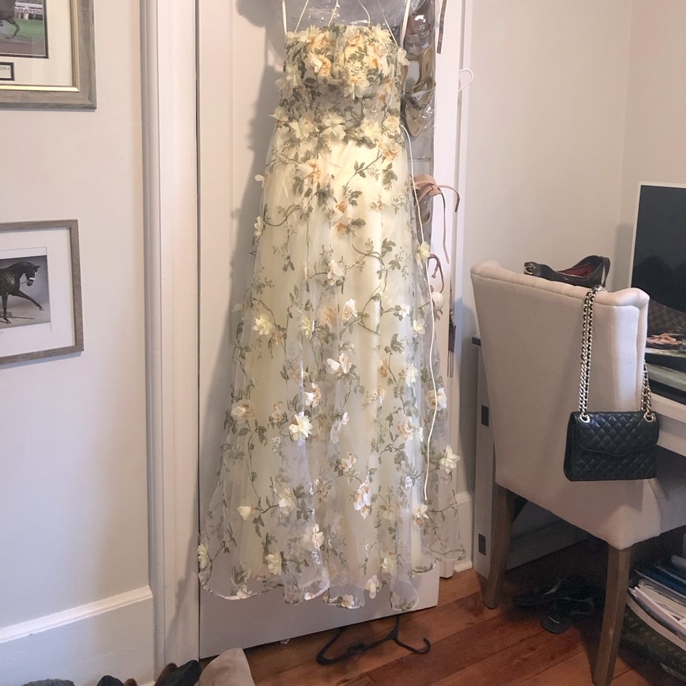 Canary appliqué evening gown. Size 6. Never worn Andrea & Leo Couture gown.